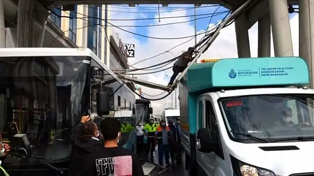Her şey bir anda oldu! Halk otobüsünün üzerine düştü