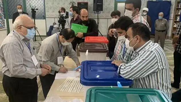 İran'da seçimlere katılım devrimden bu yana en düşük seviyede