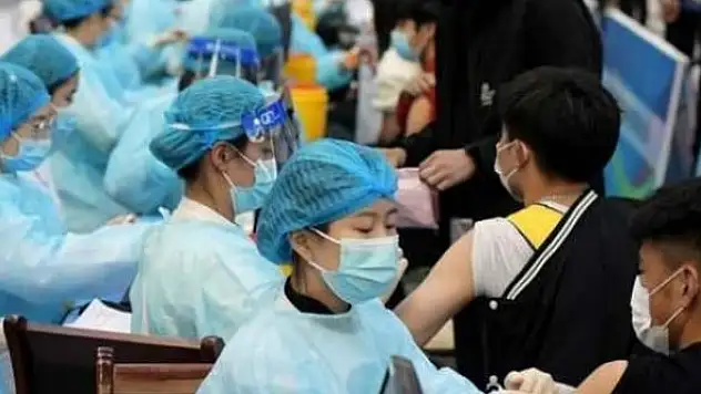 Çin 1 milyar aşı barajını geçti