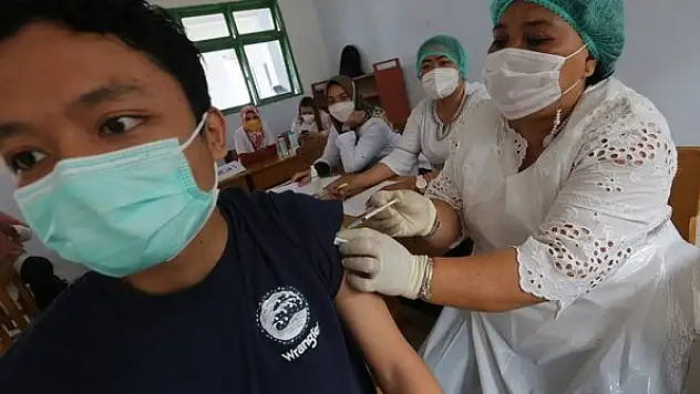 Dünya genelinde 2 milyar 660 milyon dozdan fazla Kovid-19 aşısı yapıldı