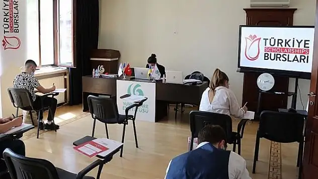 Ukrayna'da Türkiye Bursları sınavları başladı