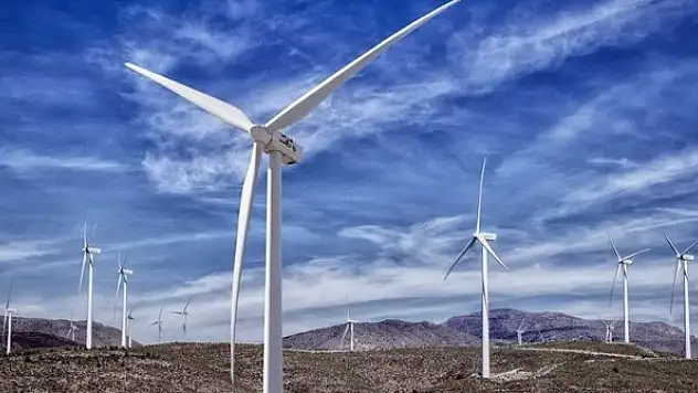 Yenilenebilir enerji fosil kaynakların tahtını sallıyor