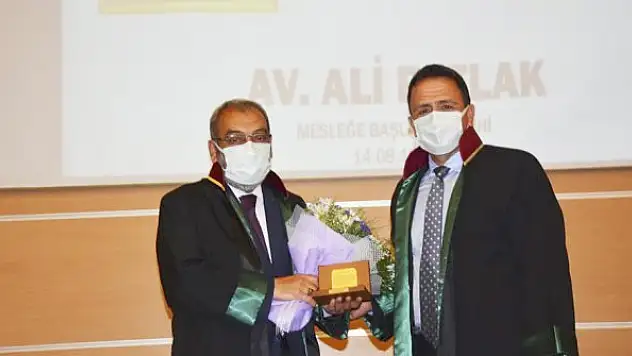 Avukatlara plaketleri verildi