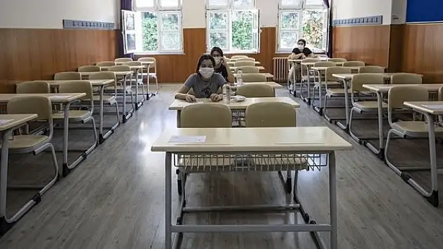 YKS'ye girecek adaylar sokağa çıkma kısıtlamasından muaf tutulacak