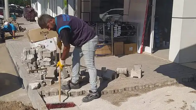 Beyşehir'de parkeler  tamir ediliyor