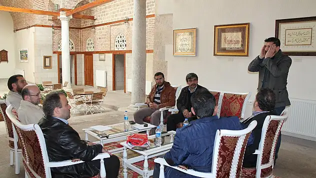 Kur'an ve Ezana sanat mührü