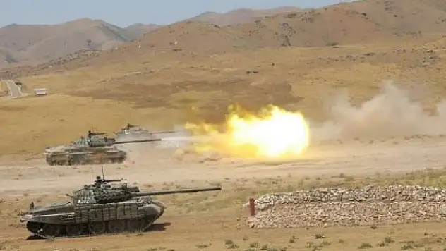 Özbekistan'dan Afganistan sınırı yakınında askeri tatbikat