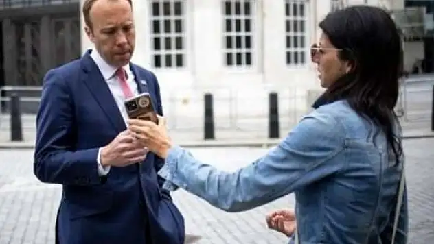 Büyük skandala imza atmıştı! İngiltere Sağlık Bakanı istifa etti