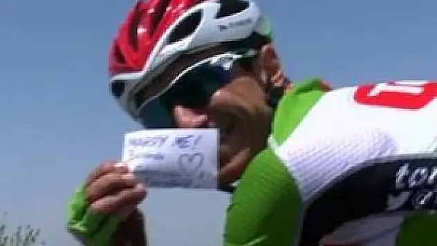 Canlı yayında bir evlenme teklifi daha!