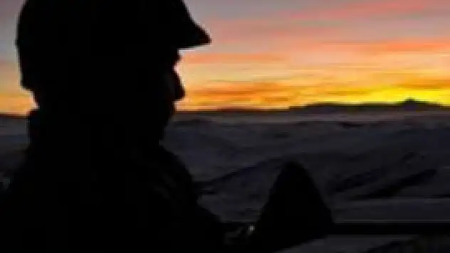 Kayalıklardan düşen asker öldü