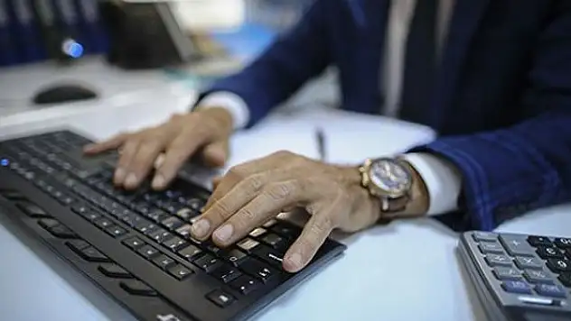 Kamuda 60 yaş üzeri kronik rahatsızlığı olanlar idari izinli sayılacak