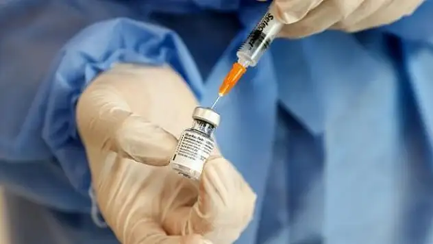 İngiltere'de kıştan önce 3'üncü doz COVID-19 aşısı yapılması planlanıyor