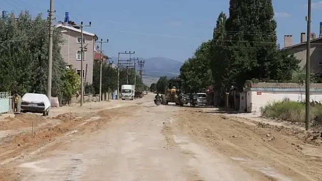 Ilgın ilçesinde yol  çalışmaları sürüyor