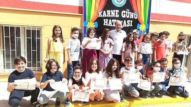 Karatay İzzet Bezirci İlkokulu'nda karne sevinci