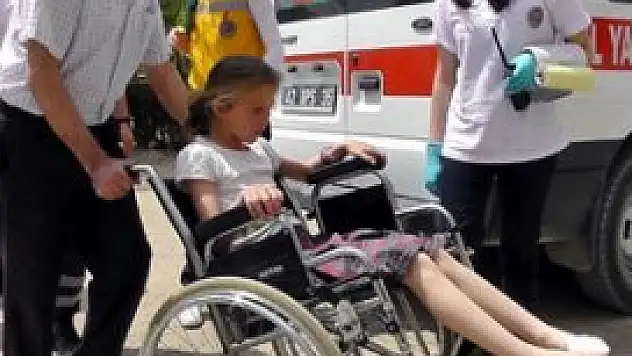 Ayağına çay dökülen çocuk hastanelik oldu