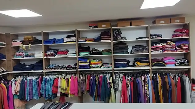 Kulu'da Kızılay tarafından ihtiyaç sahiplerine yönelik giyim mağazası açıldı
