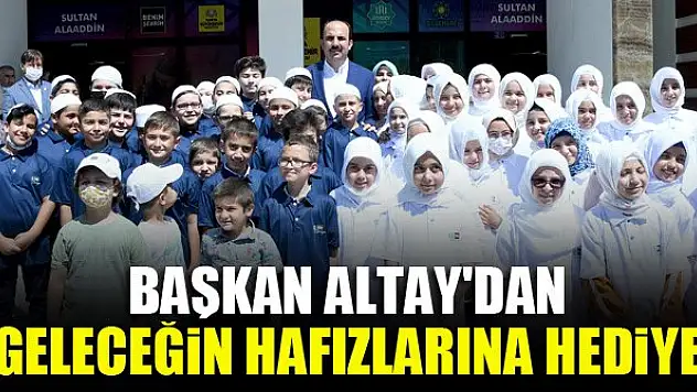Başkan Altay'dan geleceğin hafızlarına hediye