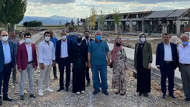 AK Parti Genel Başkan Yardımcısı Leyla Şahin Usta, Yalıhüyük'te