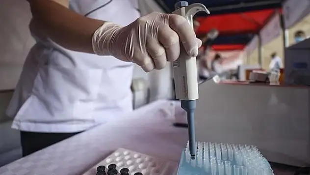 Kovid-19'un iki varyantına aynı anda yakalanmak mümkün