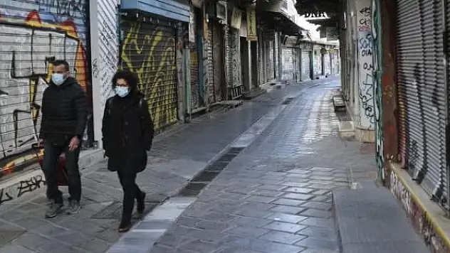 Yunanistan'da sağlık çalışanlarına aşı zorunluluğu getiriliyor