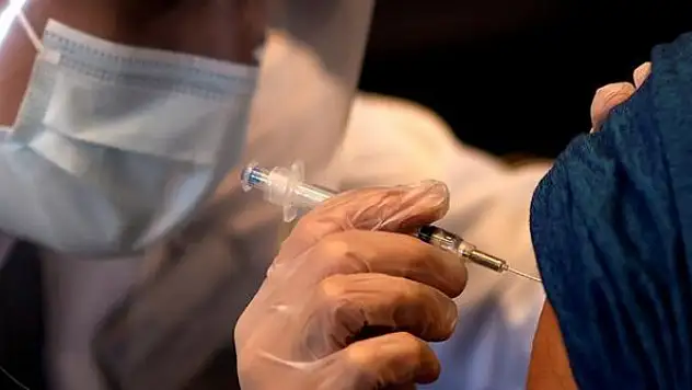 2 aşıyı karşılaştırdılar... İşte en etkili koronavirüs aşısı