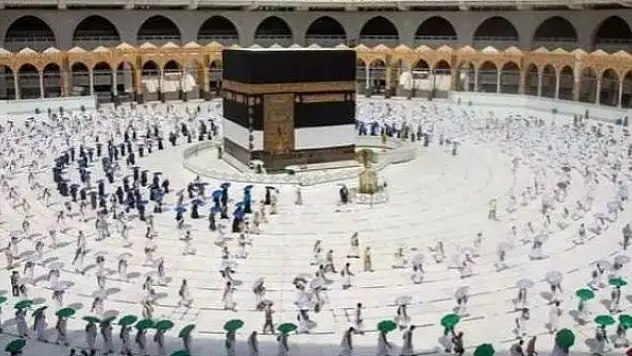 Kabe'nin örtüsü Kisve-i Şerif Kurban Bayramı arifesinde değiştirildi