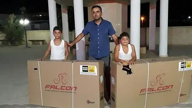 Çocukları din kursuna çekmek için bisiklet dağıtılmaya başlandı