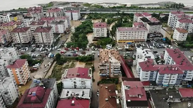 Bakan Koca: Artvin'de göçük altında kalan bir kişinin hastaneye nakli yapıldı