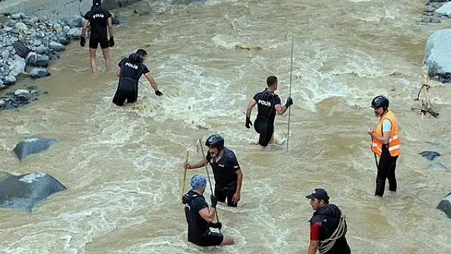 AFAD'ın müdahalesiyle Rize ve Artvin'de olası can kayıplarının önüne geçildi