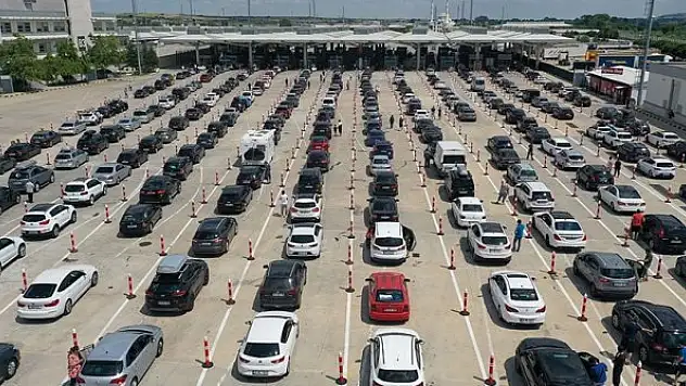 Kapıkule'de gurbetçi yoğunluğu yaşanıyor