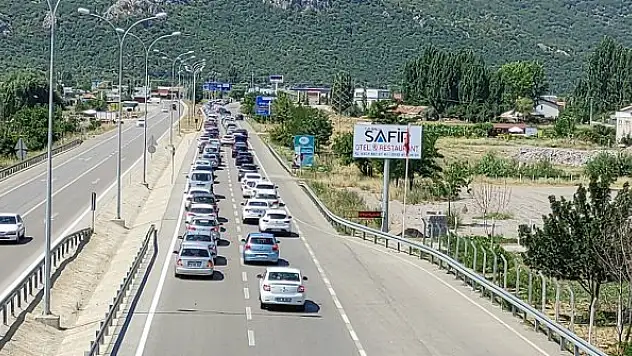 Seydişehir Antalya yolunda bayram tatilinden dönüş yoğunluğu