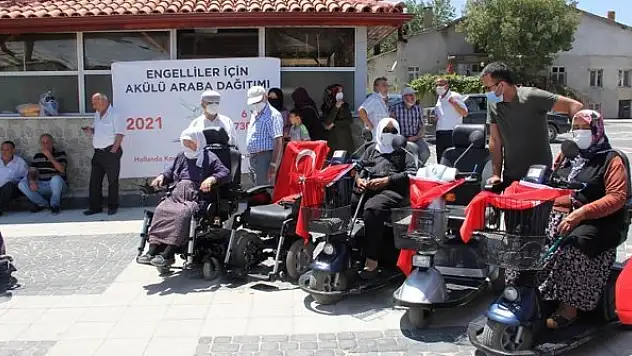 Yalıhüyük'te engellilere akülü araç hediye edildi