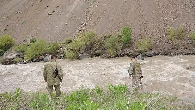 Araç Zap Suyu'na uçtu: 5 kayıp