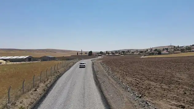 Cihanbeyli'de yollar asfaltlanıyor