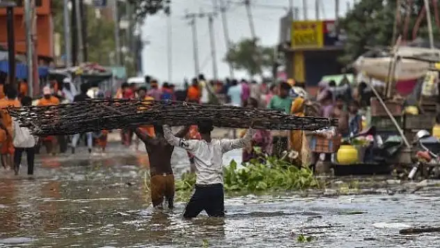 Hindistan'da sel: 23 kişi öldü
