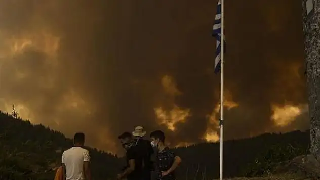 Yunanistan'da yangın söndürme uçağı düştü