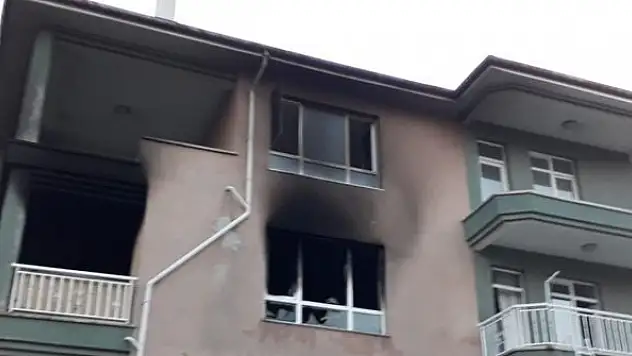 Konya'da 3 katlı evde yangın çıktı