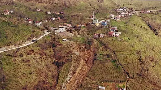 Yağışlarda 255 noktada heyelan meydana geldi