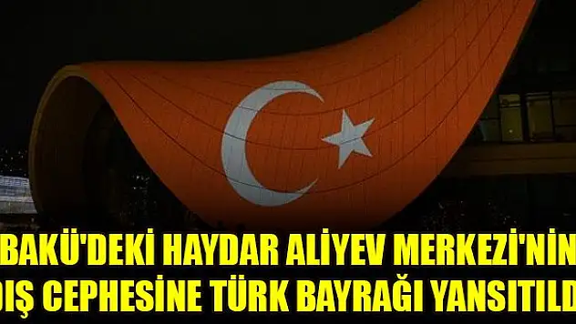 Bakü'deki Haydar Aliyev Merkezi'nin dış cephesine Türk bayrağı yansıtıldı