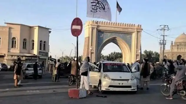 Taliban, Kandahar ve Leşkergah'ı da ele geçirdi