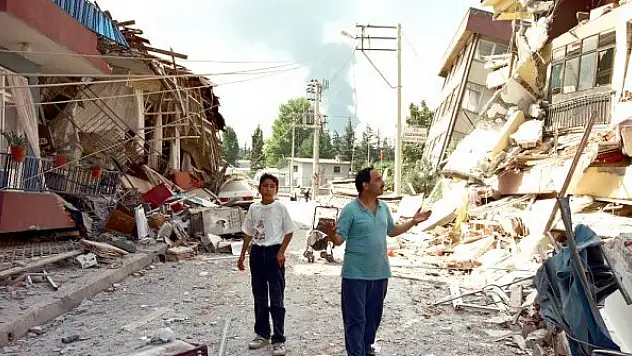 17 Ağustos depreminin üzerinden 22 yıl geçti