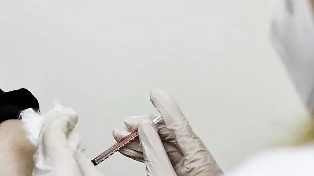 Kovid-19'la mücadelede uygulanan aşı miktarı 85 milyonu geçti