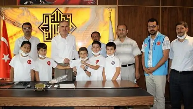 Öğrencilerden  örnek davranış