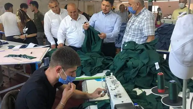 Vekil Özboyacı tekstil  fabrikasını ziyaret etti