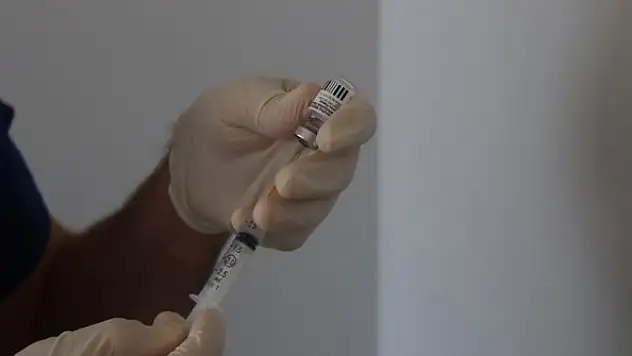 Prof. Dr. Şener: Kulaktan dolma bilgilerle aşıdan kaçınma var