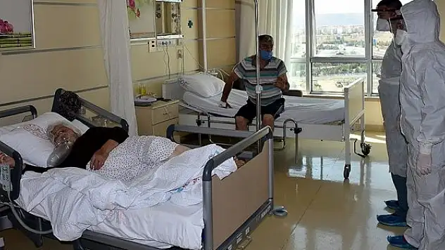 Aşı yaptırmayan Kovid-19 hastaları pişmanlıklarını anlattı