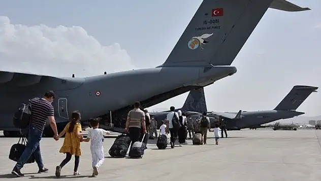 Dışişleri Bakanı Çavuşoğlu: Afganistan'dan 1404 kişiyi tahliye ettik