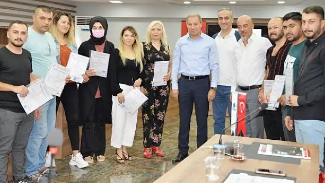 Kuaförler mesleki  yeterlilik belgesi aldı