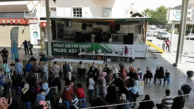 Ribat Eğitim Vakfı'ndan Geleneksel Aşure İkramı 