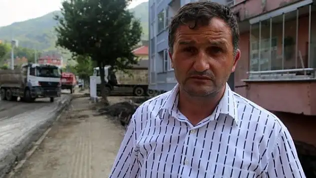 Selde 6 saat ağaçta mahsur kaldı